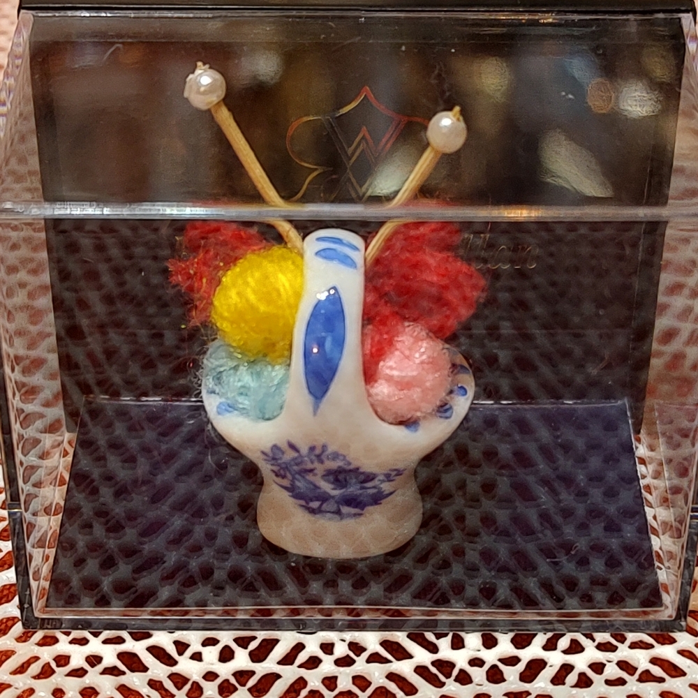 Reutter Porzellan Germany miniature porcelain yarn basket w/yarn & yarn needles
